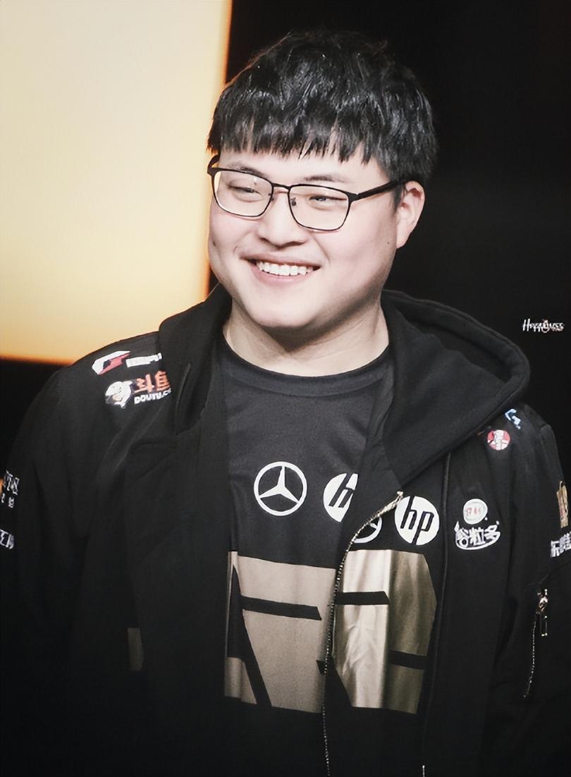 Uzi连续二十场比赛得分超过败北，湖人挑战极限！(uzi加盟湖人)九游下载中心