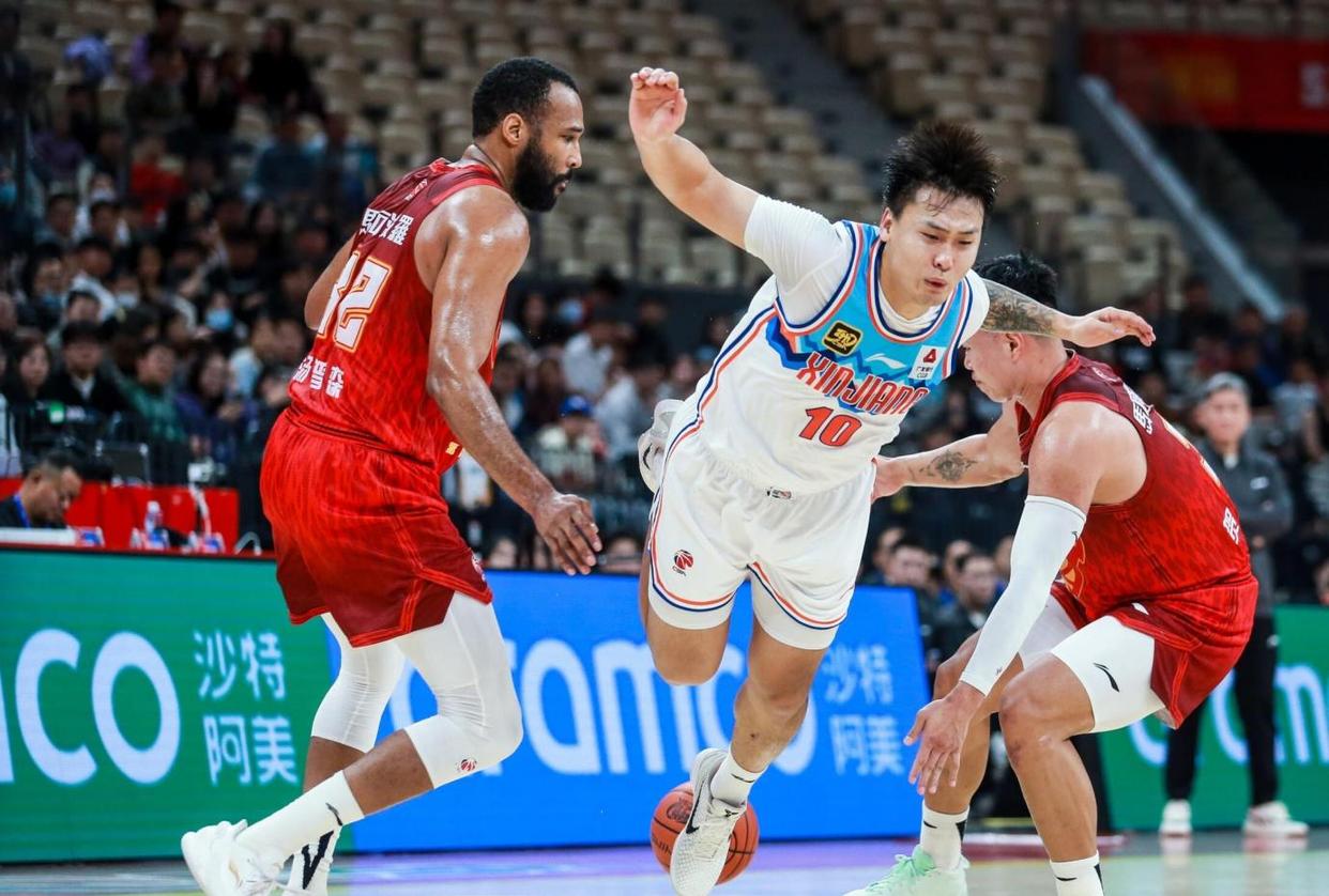 包含CBA季后赛今晚走向成谜，俄克拉荷马雷霆止住颓势，态度坚定，轮换策略成焦点的词条九游游戏盒下载