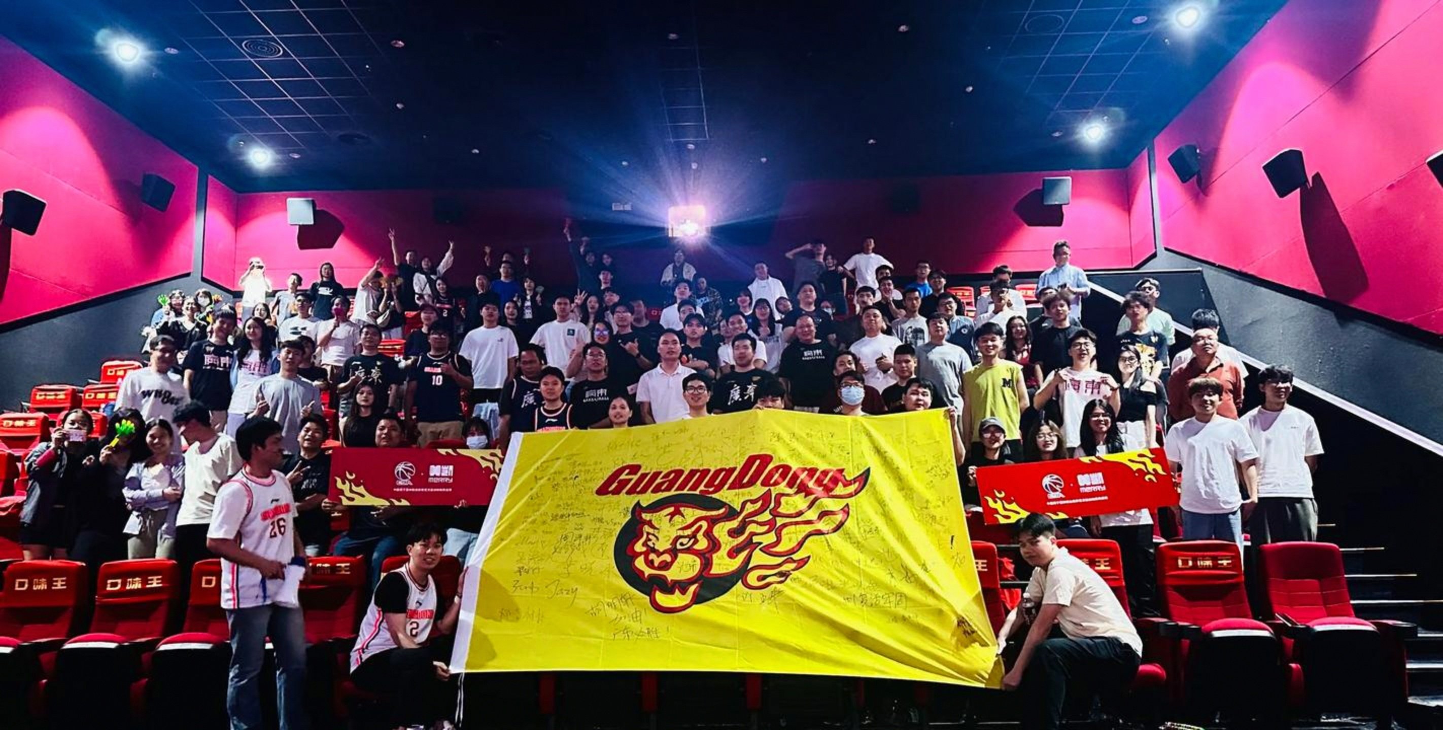 今晚广东宏远外线爆发赛前印第安纳步行者备战NBA季后赛，詹姆斯连续十二场比赛得分超过状态火爆直接炸裂的简单介绍